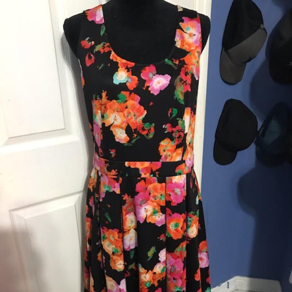 DRESS